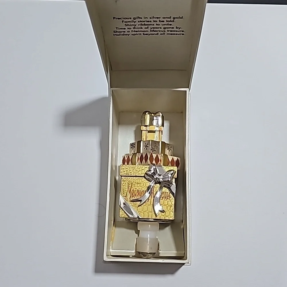 NEW Vintage Neiman Marcus Gift Box Wine Bottle Stopper - Never Used